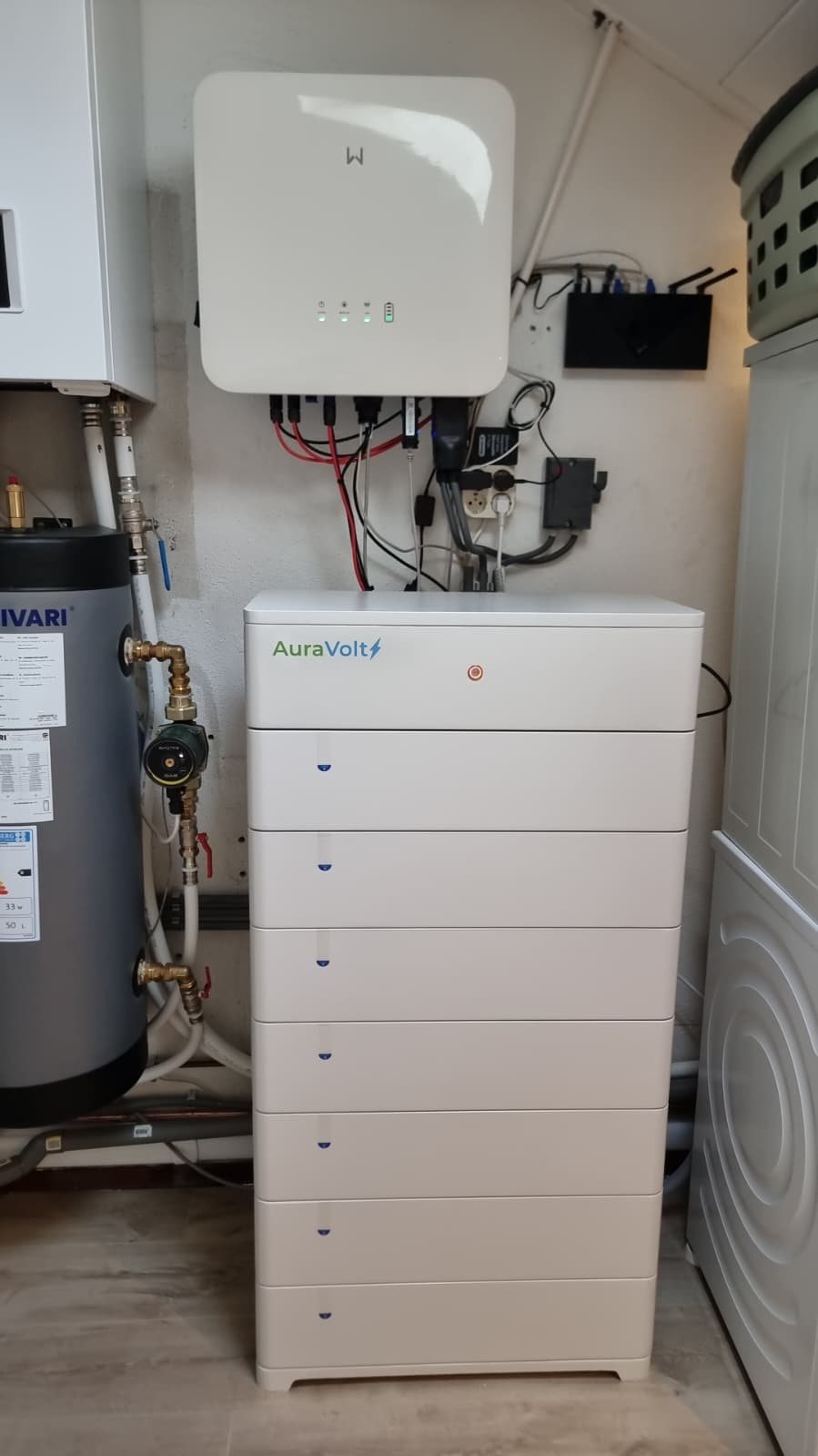 AuraVolt-thuisbatterij van 20 kWh met GoodWe-omvormer in de bijkeuken in Zuid-Scharwoude